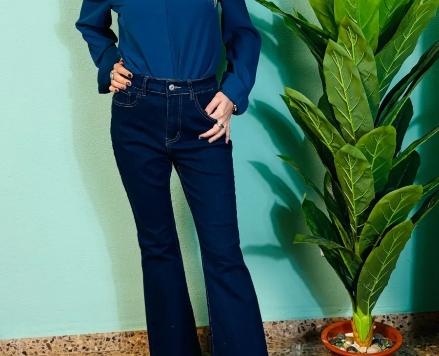 Blusa cuello muescas