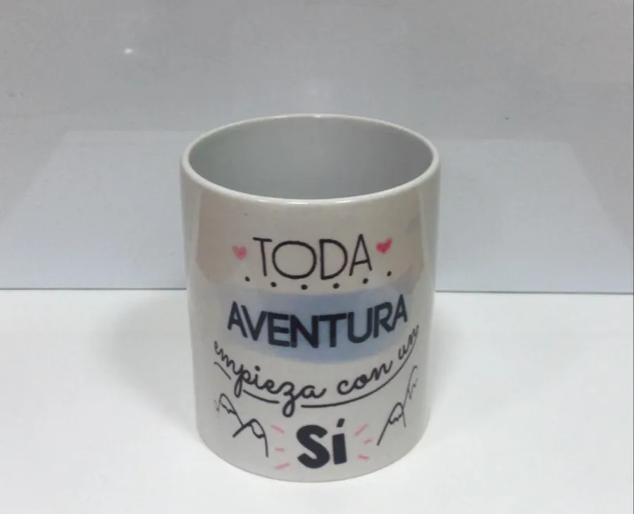 Taza "Toda aventura empieza con un sí"